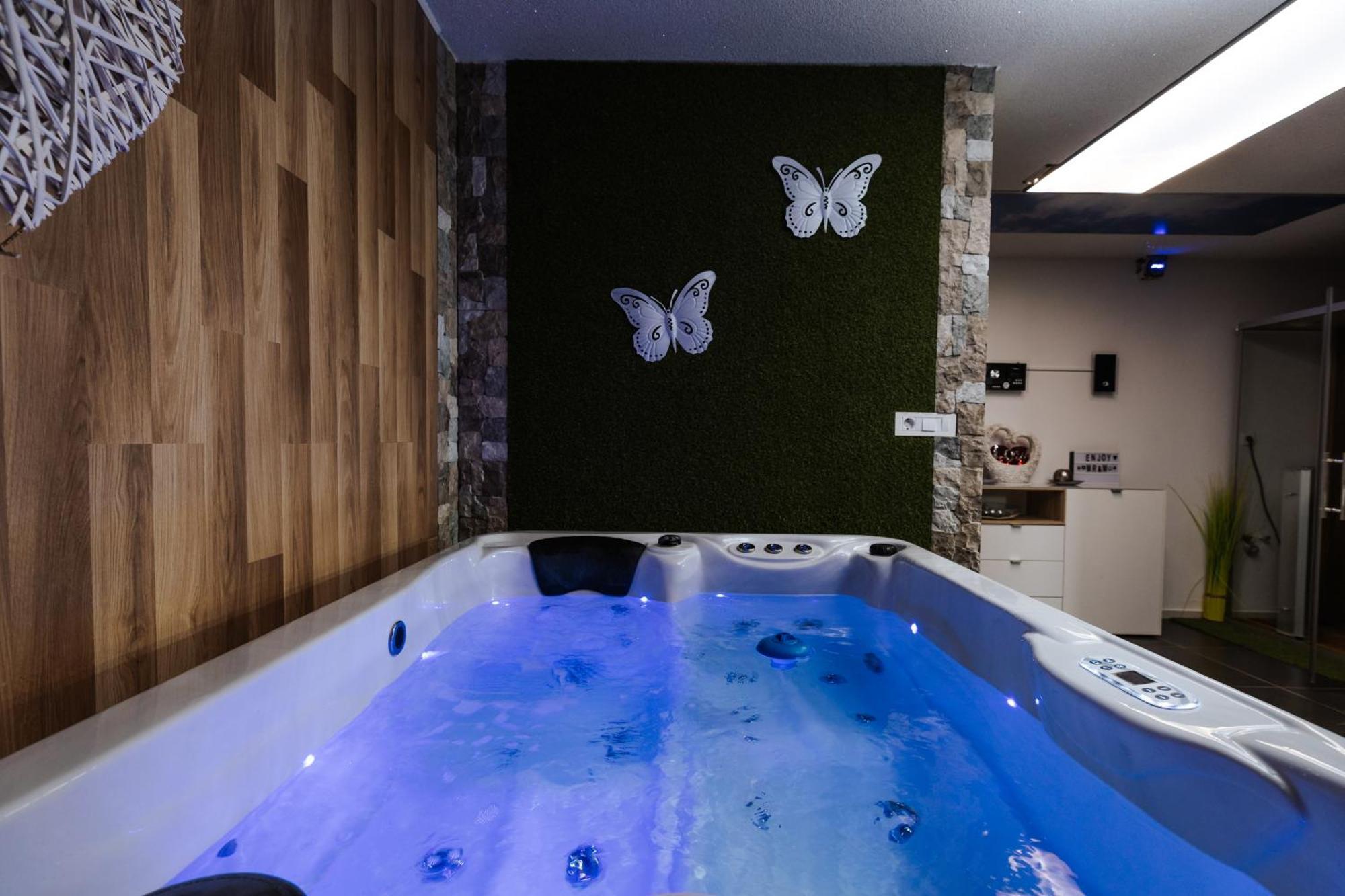 Gorica pri Slivnici Tanja S Holiday Home In Nature With Sauna And Hot Tub מראה חיצוני תמונה